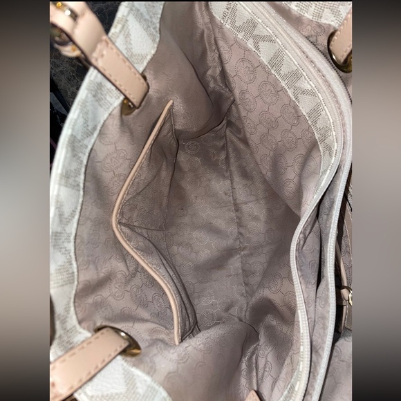 Michael Kors Jet Set Tote Bag - Picture 7 of 8